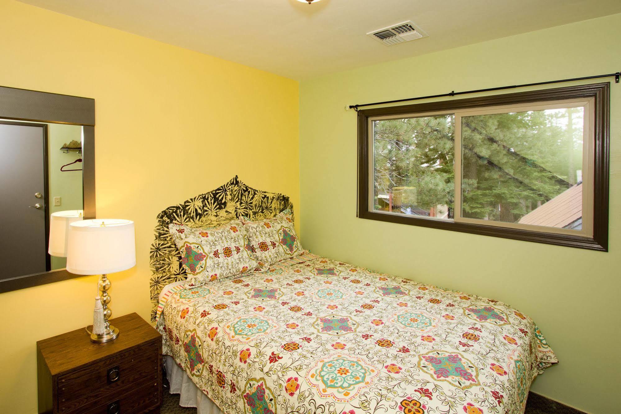 Moderne Hostel Mammoth Lakes Exterior photo